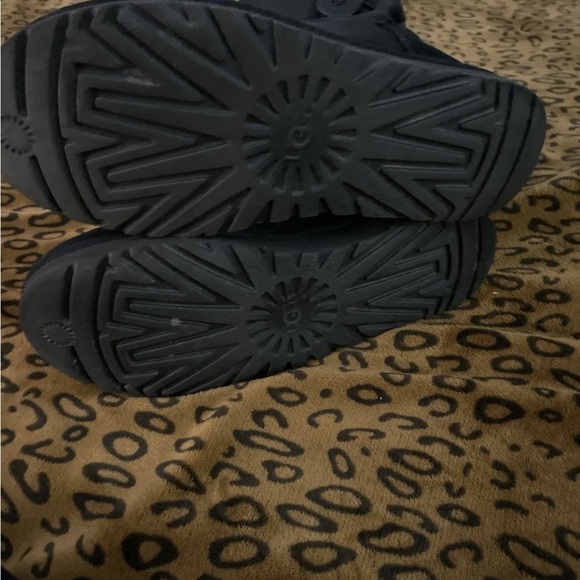 UGGS Black Bailey Button women’s size 9 - Picture 4 of 6